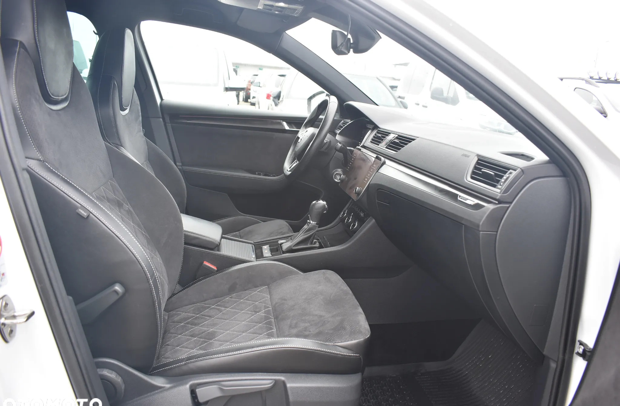 Skoda Superb cena 82300 przebieg: 218319, rok produkcji 2020 z Wąchock małe 781